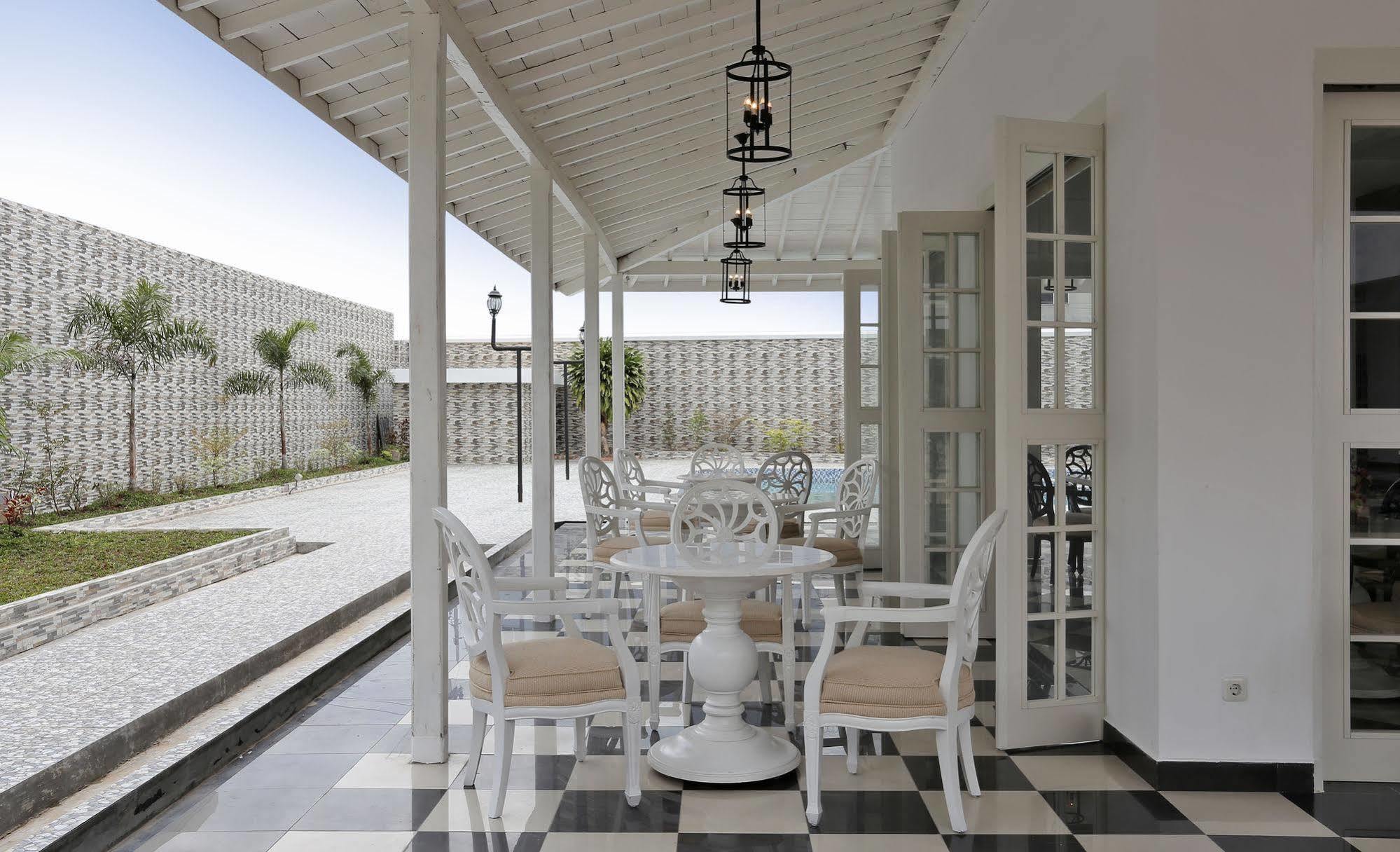 Menumbing Heritage Hotel Pangkal Pinang Exterior photo